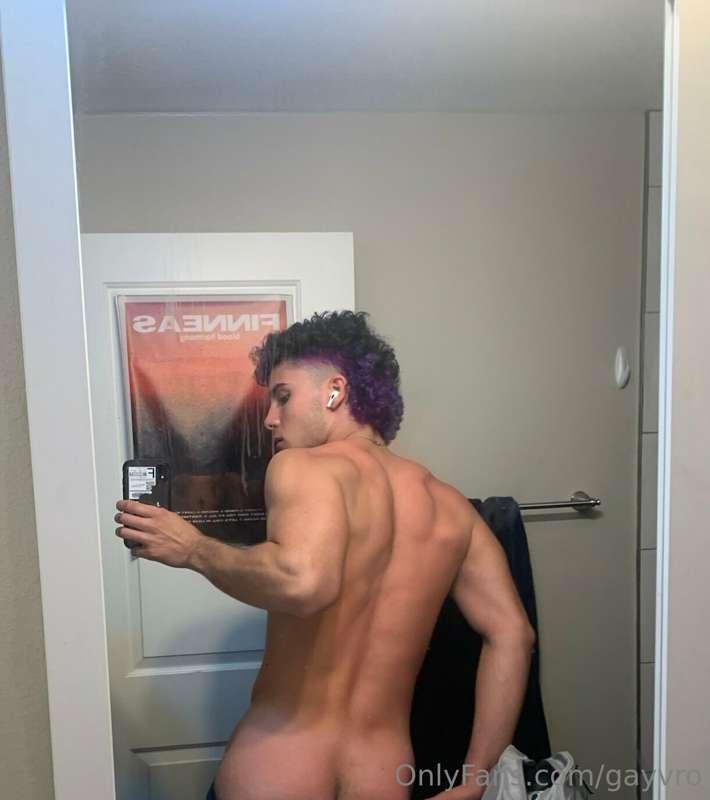HUMP DAY 🍑