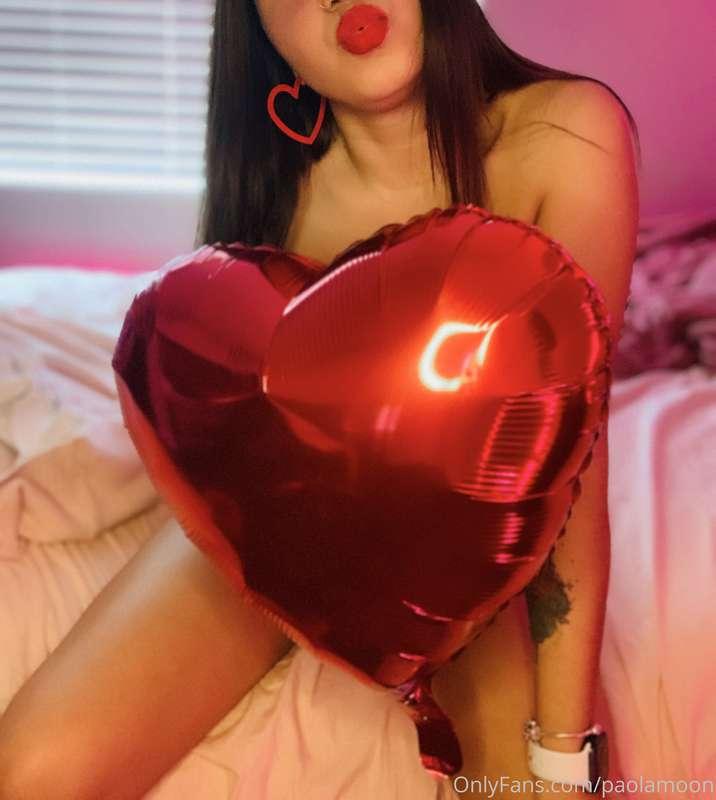 Tengo el cuerpo y el alma desnuda como una hoguera de candel..