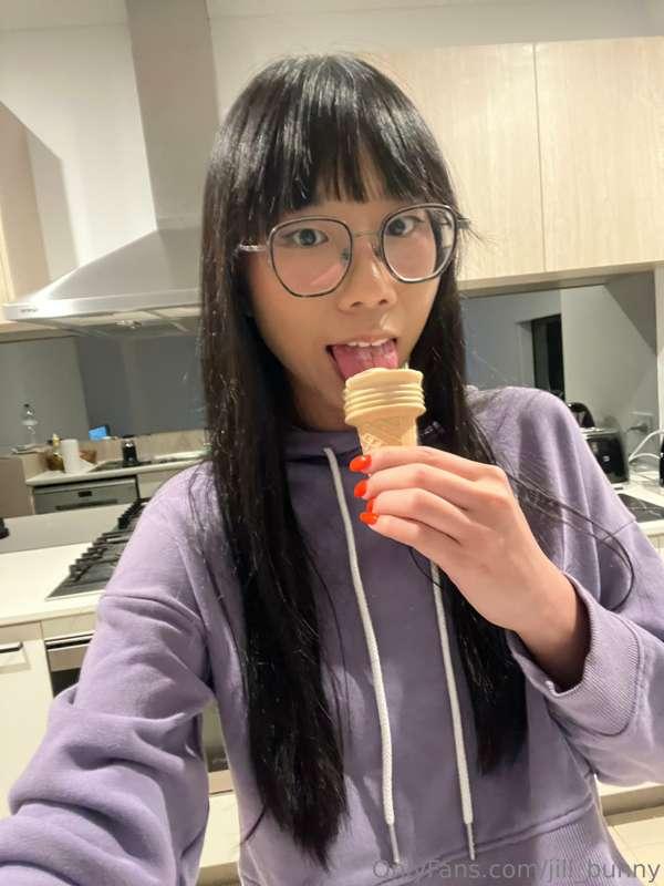 He fucked my tiny ass and the cum got trapped inside!