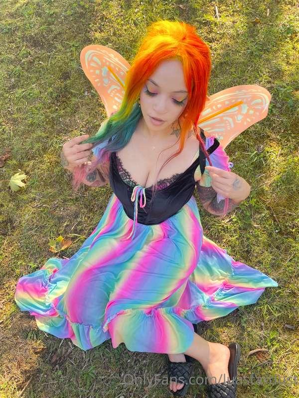 Renn faire today! I’m missing my colored hair I think it nee..