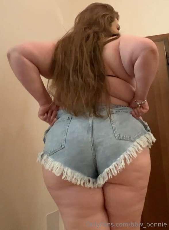Who wants to help me completely BURST out of these jeans in ..