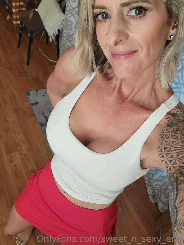 Who wants to spoil me so I can buy more sexy skirts?! Titty ..