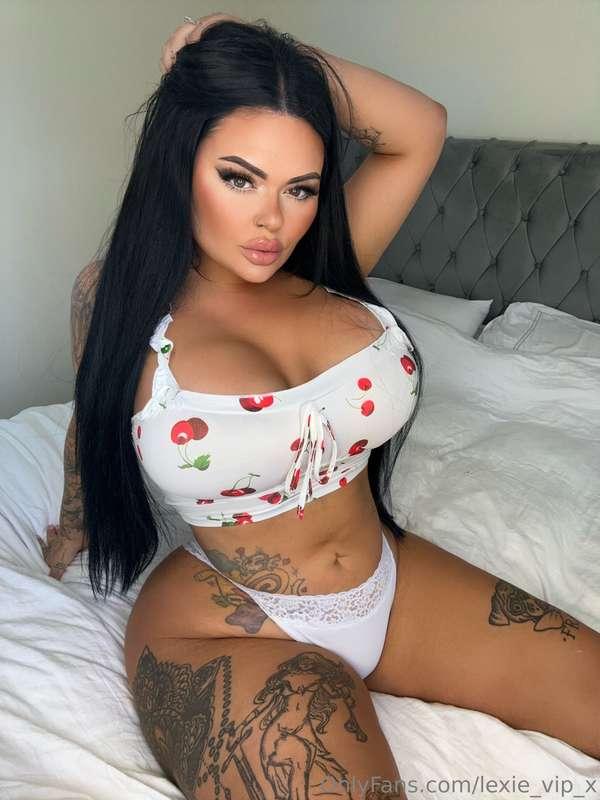 I’m so horny today 😈 dick rates and customs available 💦