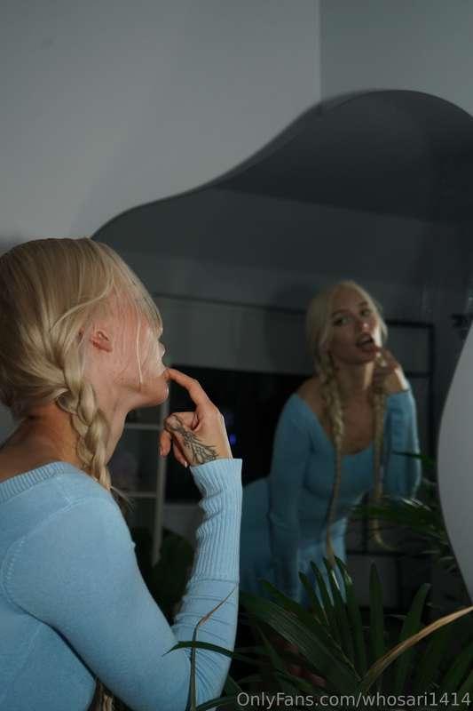 two versions of me seducing u >;))