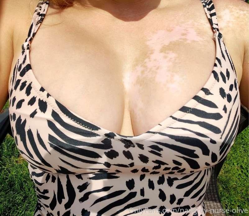 Something about wearing animal print that makes me feel a al..