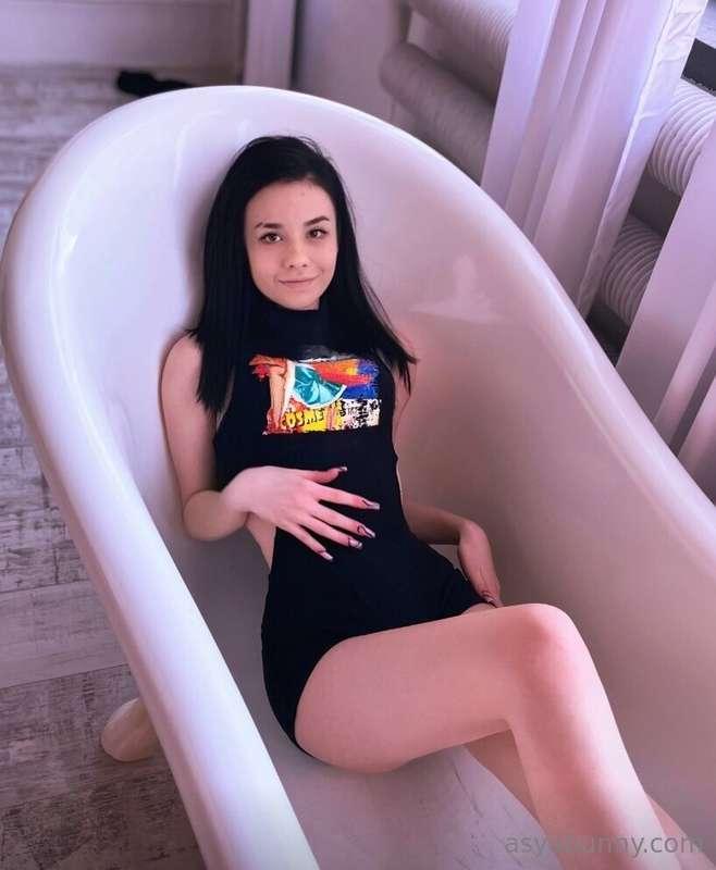😈🥵 Pretty and wet always @look_at_ashley is ready to fulfill..