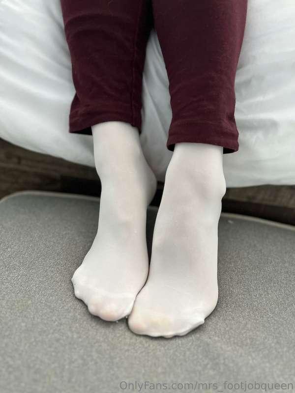 mrs_footjobqueen image #2