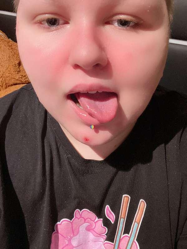 This Wet and sloppy tongue!