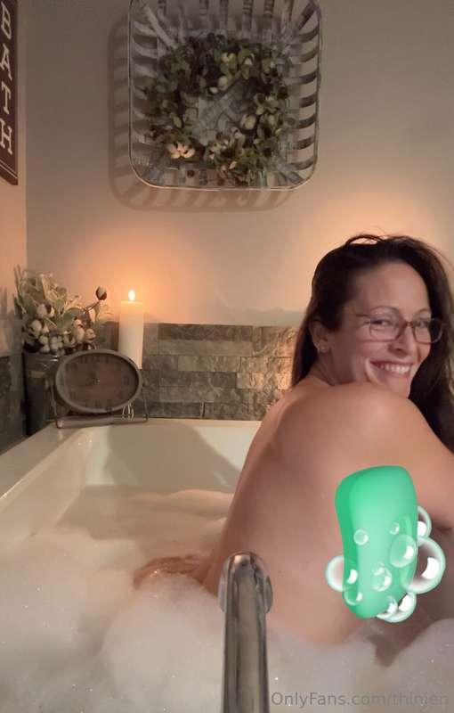 This bath turned out to be an EXCELLENT photoshoot. These pi..