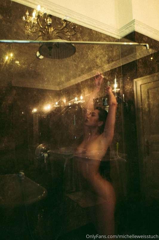 Love to take a shower😛💦