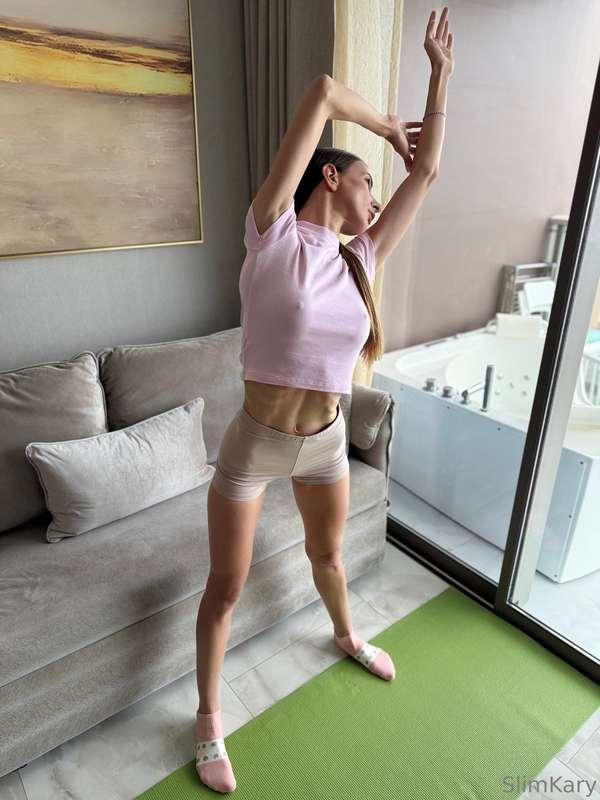 Morning yoga fills me with energy for the whole day! 💪 Doing..