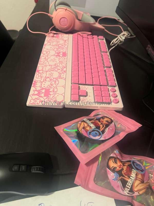 I love sending stuff out😇