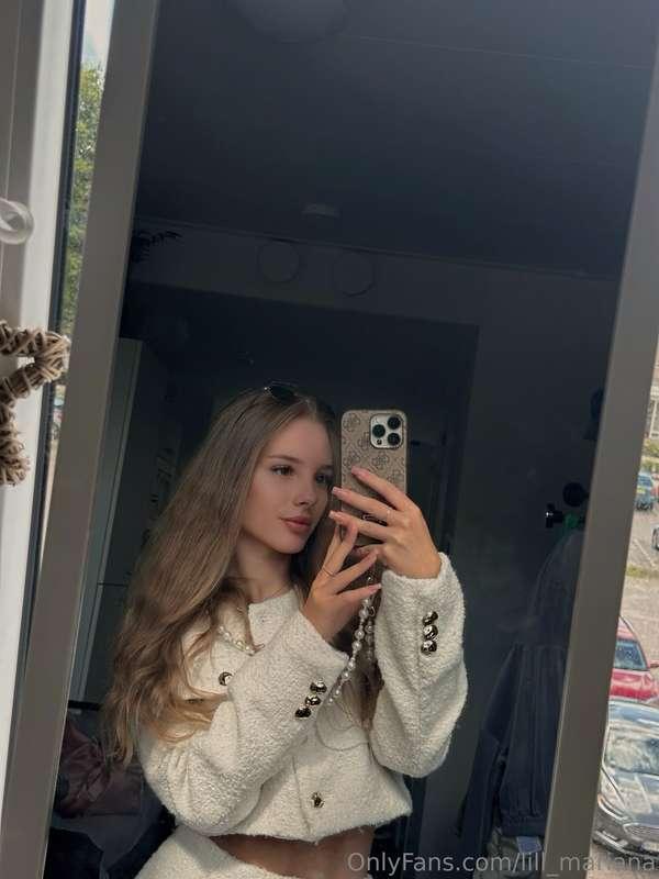 Mirror selfies just hit different🥹😋