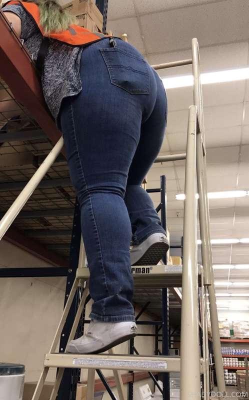 Would you fuck me in the warehouse? 😈