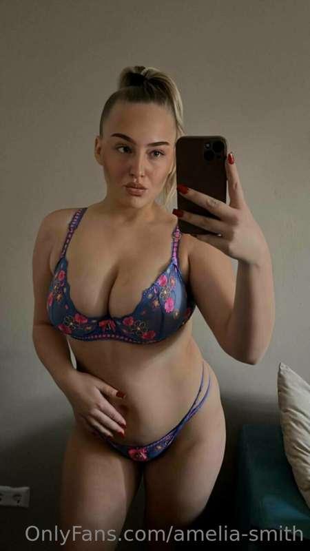 Do you think I'm pretty? 

Tip me between 1-10$ on how much ..