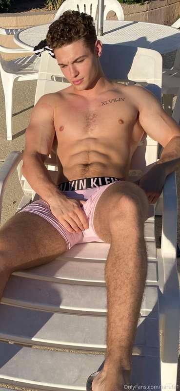 Who wants to rub my body down with sunscreen?👅