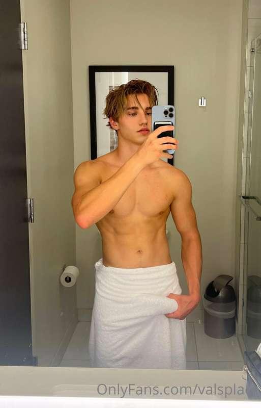 Monday again… should we be good this week, or a little bad?😏..