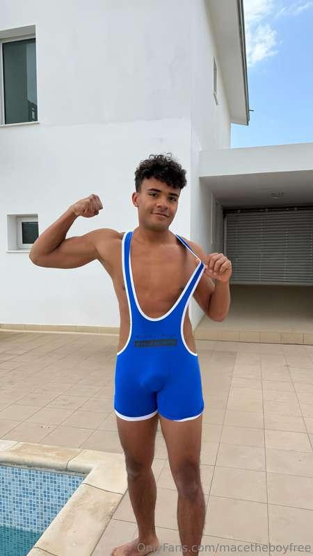 Let’s wrestle 💪🏼 @macetheboy 