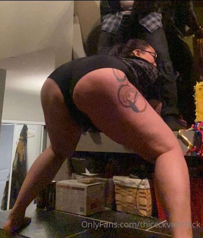 Watch daddy make it rain on this ass 😝