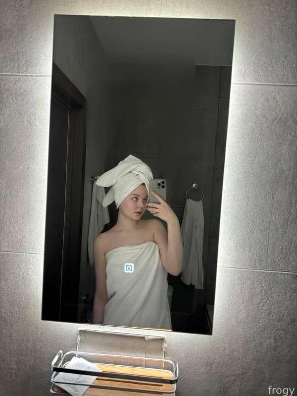 good morning my love!
and wish u happy Friday😜
have any great plans?
I’m going to chill in bath 😮‍💨

♡ #cute #schoolgirl #teen #nextdoorgirl #gfe #college #young #smallboobs  #tiny ♡