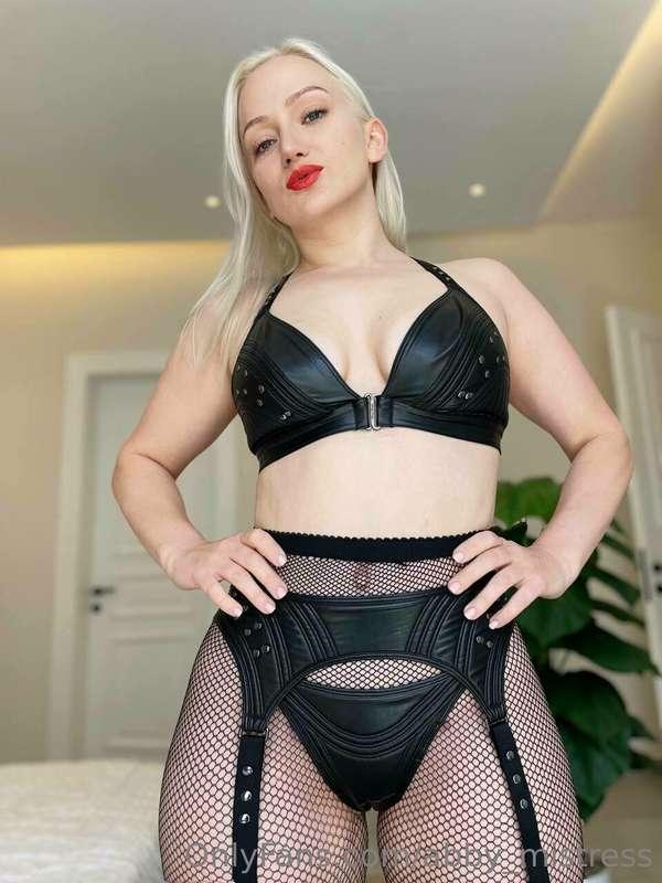 Feeling playful today in this stunning set. If you could sty..
