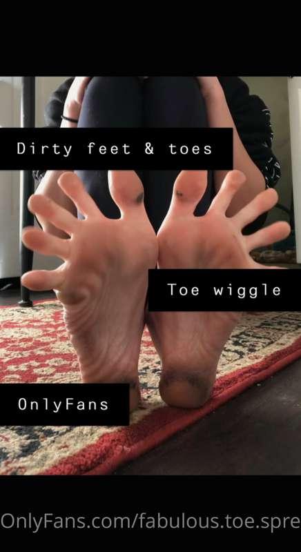 1 minute 
Dirty soles & toes
Wiggle wiggle wiggle

Walked ar..