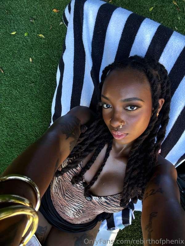 Would you be my favorite distraction today? 💕