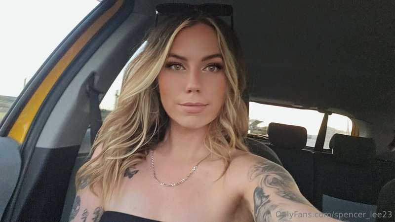 She's out on the town tonight 💁🏼‍♀️💃 Should I be a good gal ..