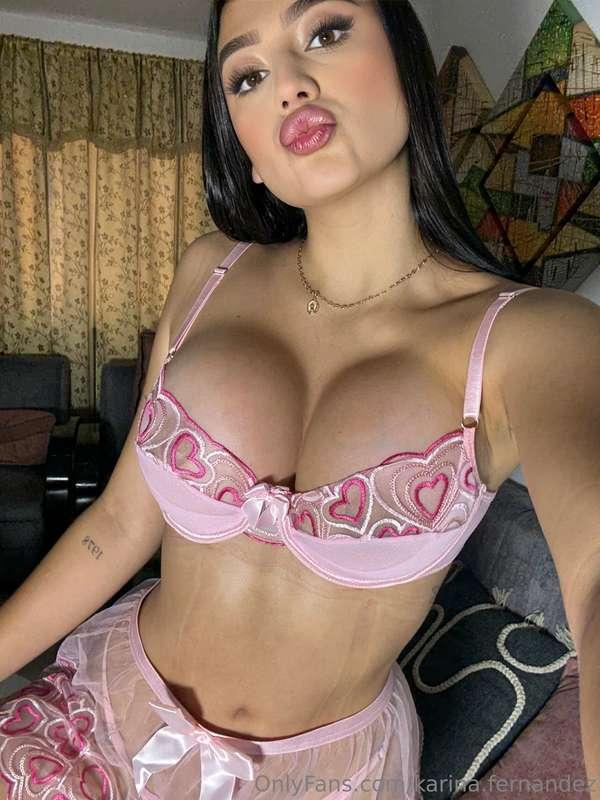 Sweet but knows what she wants 😇😈