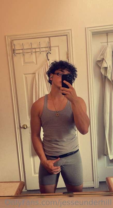 Feeling hornyyy after my workout set, i did back and chest, ..