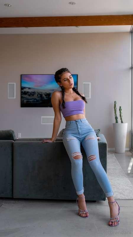 Send me an emoji that describes what you’d do to me 💦