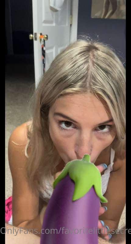 FACIAL FRIDAY!!! 🍆💦🤤 (Blowjob with facial)

I literally coul..