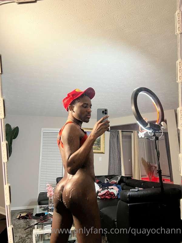 He put his name on it 🖌💦💦🍆 video dropping soon