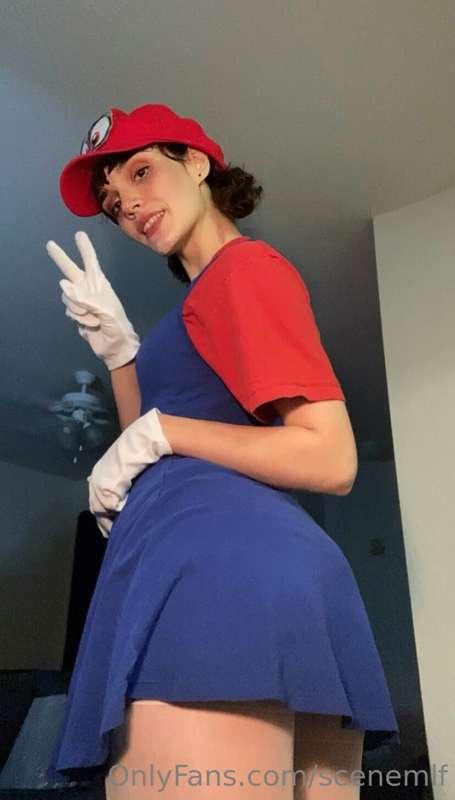 Wanna see my plumbers crack? 💙❤️