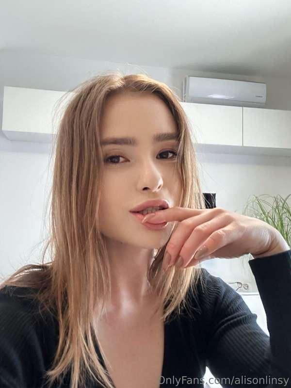 Enchanting femininity in my every move 💃