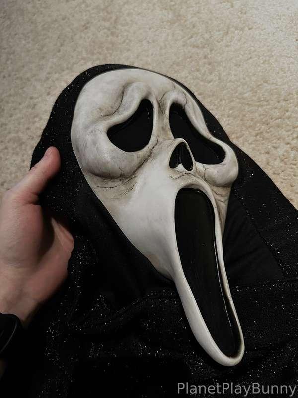 Look how sexy this mask is 🖤

Worth every penny. 🖤😭