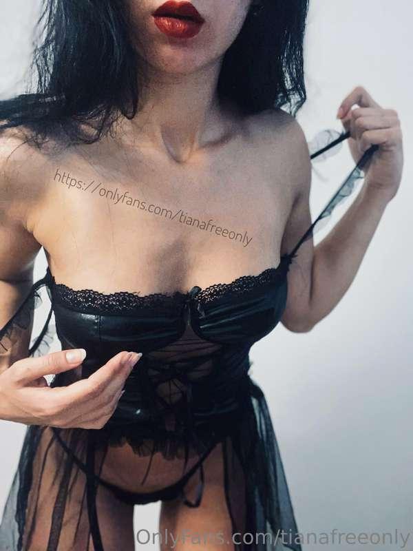 There is something i want you to see 😈 👉🏼 @tianaaviponly 🫦