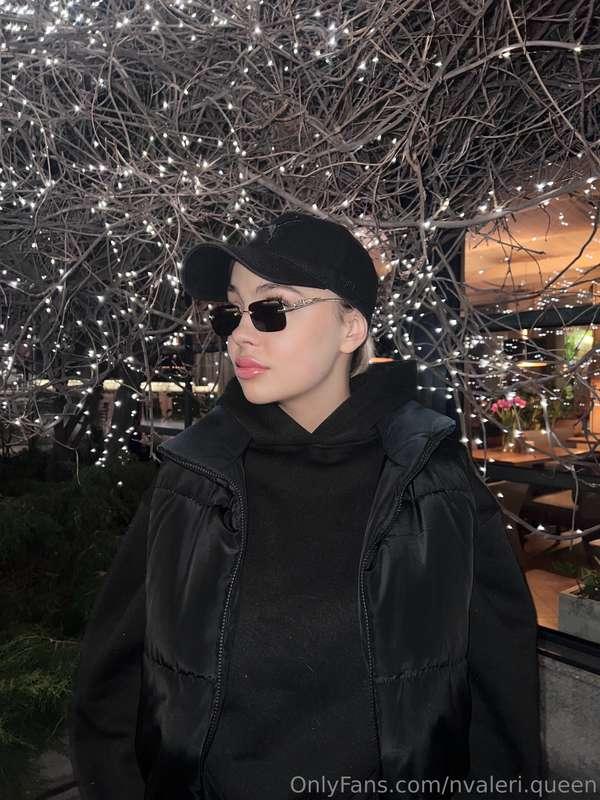 🖤 Midnight vibes & city lights. There’s something magical ab..