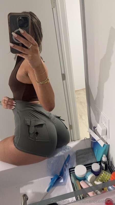 a quick snap from the back won't hurt, right? right?.. 🤭