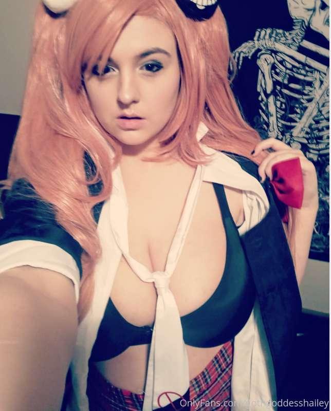 Cosplay pinup / strip tease 

Junko Enoshima - Danganronpa s..