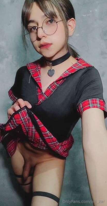 ¿Les gustan las colegialas con sorpresa? ¿Que me harían si f..