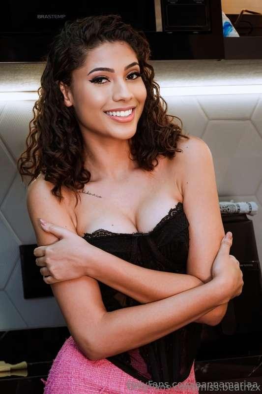 🌸 I @miss.beatrizx am a naughty flower, my wet pussy’s bloom..