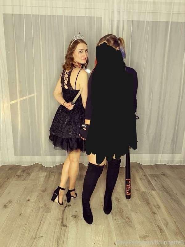 Die Party gestern war witzig! Wir haben ein paar Bilder gema..