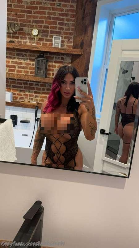 Mirror, mirror... who's the sexiest of them all? 😏🙈