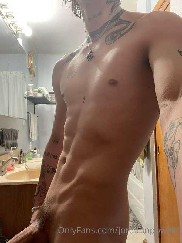 Make sure to check your DM’s for more hot content 😈