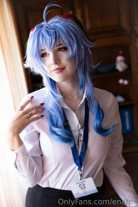 H-hi i'm Ganyu the new secretary 💙~

First Cocogoat HD is he..