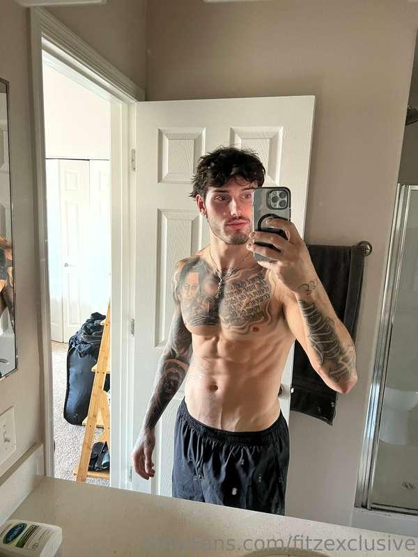 Look at me, not all my laundry I have to do😉😂
Who’s coming t..