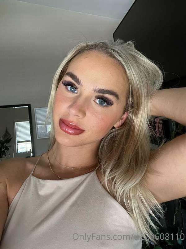 Can you gently pull my hair as I slowly open my mouth? 🥖💇‍♀️..