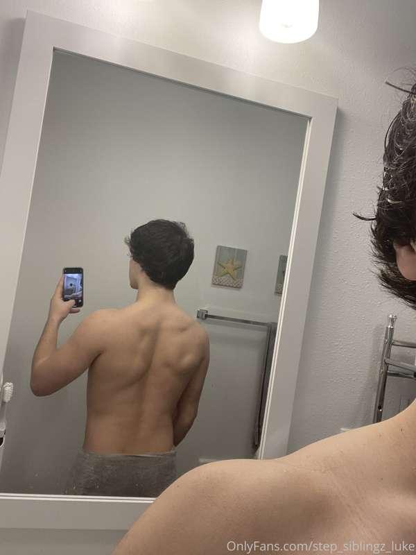 Swipe to drop my towel😏