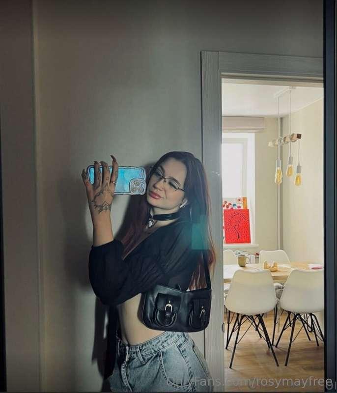 This babe @elizabeth_mylove so cute!! She looks so innocent ..